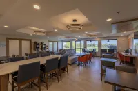 Holiday Inn Express & Suites SIOUX CENTER by IHG - parking