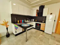 Arty & Cozy Modern Apartment  Near Lake & Airport - 3-Star