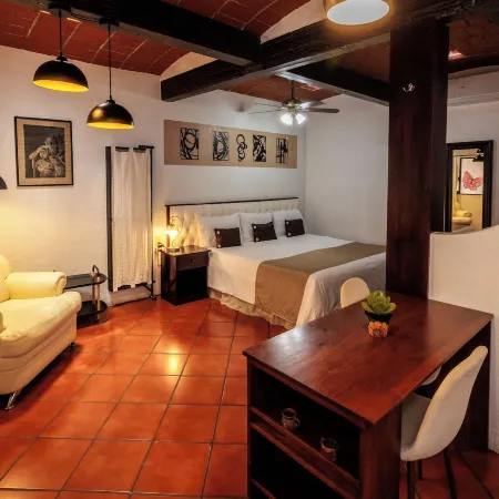 Las Mariposas Hotel & Studios
