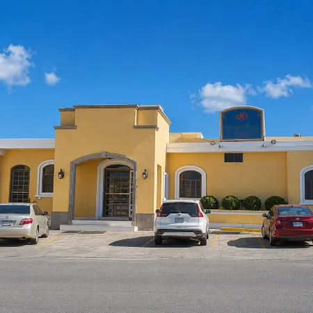 Hotel Flores Hills