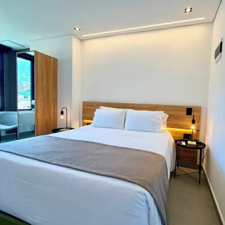 ONCE SUITES