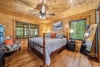 Luxury 3Br Authentic Log Cabin Retreat w/Hot Tub-Near Wineries, Gotl & Spire - 4-Star