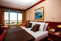 Grand Hotel Bernardin - balcony
