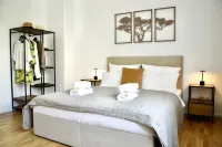 Spacious Design Retreat for Groups & Families - Apartments
