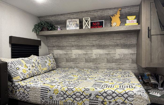 Cozy 2-bedroom RV in amazing Pipestem with AC, WiFi and Heat Smart TV