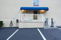 Hampton Inn Salem East-Electric Road - parking