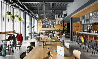 Moxy Bristol - Housity