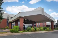 Clarion Inn I-94 Near Expo Center - parking