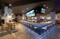Sandman Signature Newcastle Hotel - بار