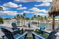 Walk to the Beach, Water Front, Great Deal, Two for One Price, Pool, Dock, Ice. - 4-Star
