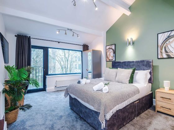 Stylish Home in Bolton Vibrant Central Location Sleeps 6