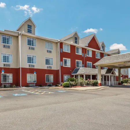 Econo Lodge Inn & Suites