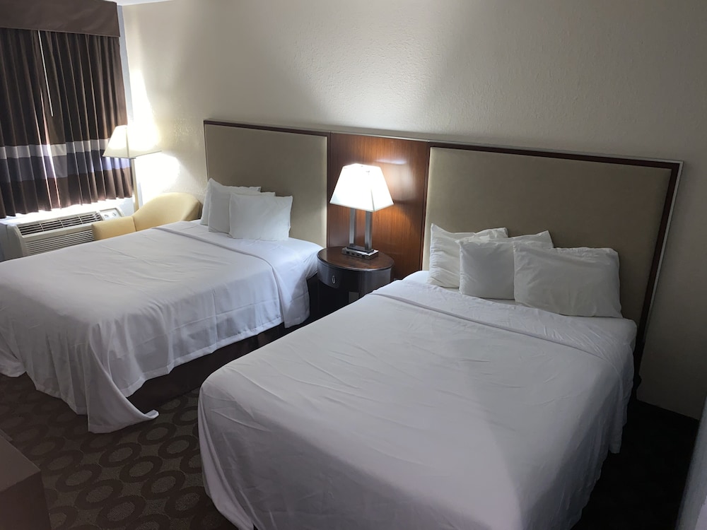 Econo Lodge Inn & Suites