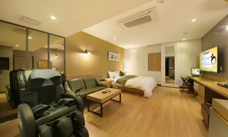 群山CAR自助入住汽車旅館