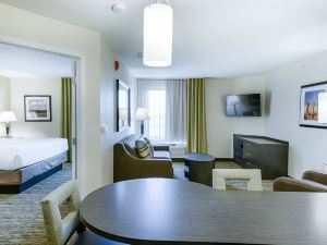 Candlewood Suites Lakeville I-35