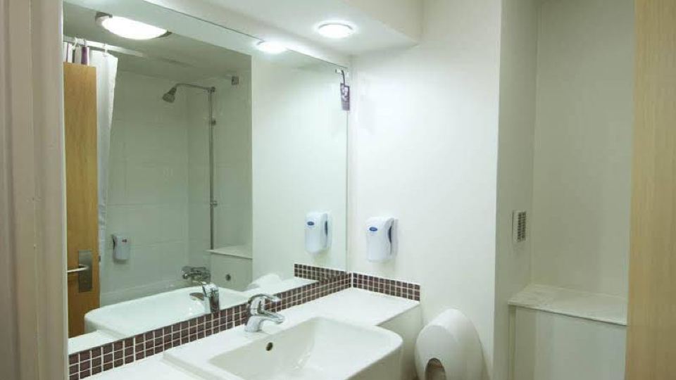 Premier Inn Wakefield Central