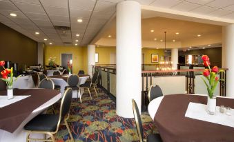 Holiday Inn & Suites Mississauga West - Meadowvale, an IHG Hotel