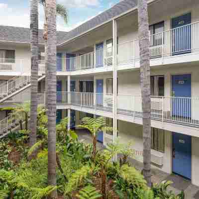 Buena Park, CA - Knotts Berry Farm - Disneyland Hotel Exterior