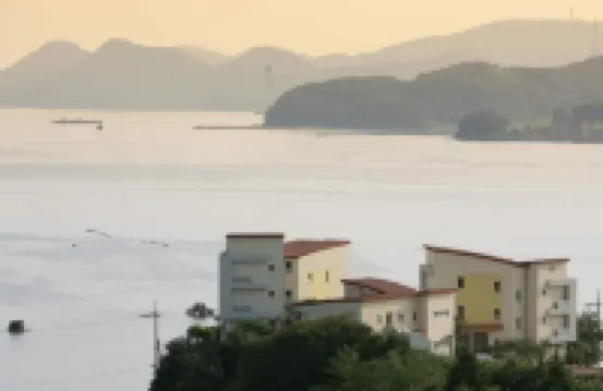 塔塞特膳食公寓