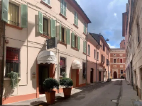 โรงแรมเดปราตี โรงแรมในแฟร์รารา