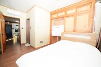 Hampyeong Woong's Hanok Pension Hotels in Hampyeong-gun