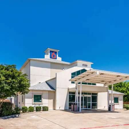 Motel 6 Cleburne, TX