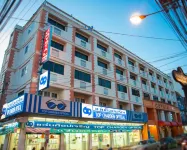 Crystal Inn Отели рядом с достопримечательностью «Phuket Vocational College»