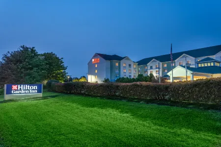 Hilton Garden Inn Islip/MacArthur Airport Отели в г. Холбрук