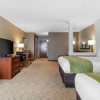 Comfort Inn & Suites at CrossPlex Village Hotels near Birmingham Crossplex