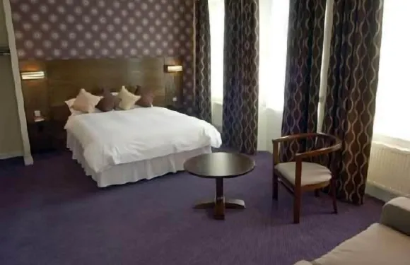 昆斯伯裏酒店及餐廳