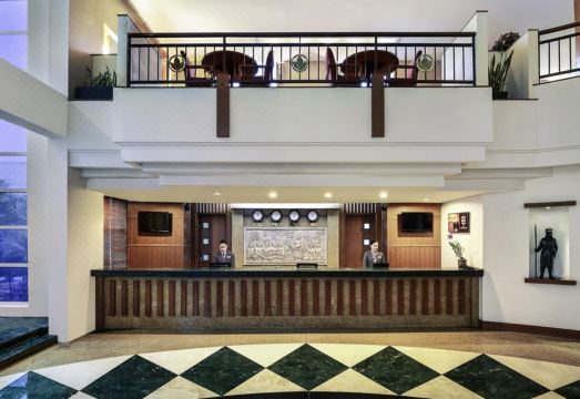 2. 머큐어 자카르타..