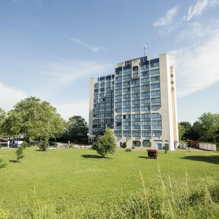 carathotel Basel/Weil am Rhein Отели рядом с достопримечательностью «Железнодорожный вокзал Базель-Бадишер-Банхоф»