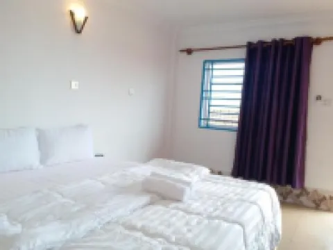 Silver Dolphin Guesthouse & Restaurant โรงแรมใน