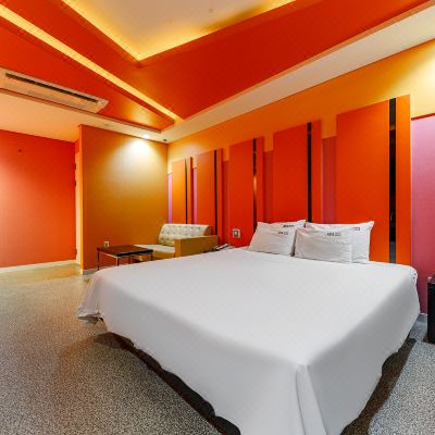Deluxe-Styler/Wide Bathtub Ava Hotel Promo Code