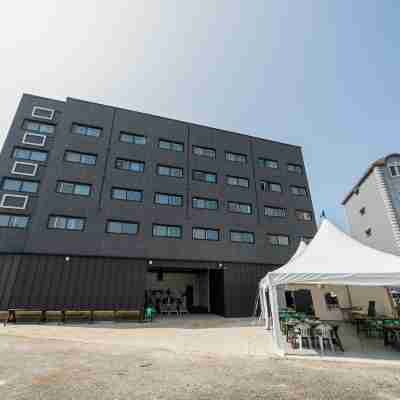 에이제이 호텔 & 펜션 Hotel Exterior