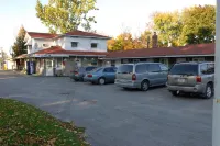 Kings Inn Orillia - Parking