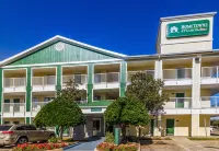 HomeTowne Studios by Red Roof Houston - West Oaks/  Energy Corridor