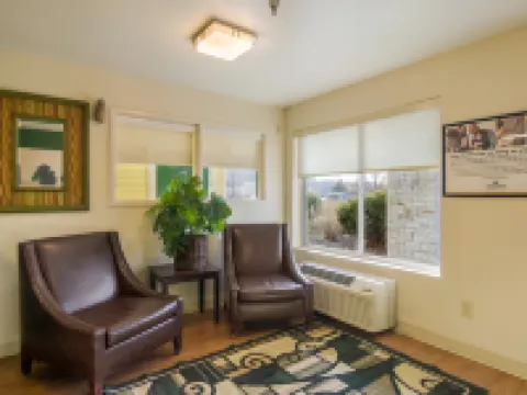 HomeTowne Studios Denver - Glendale/ Cherry Creek Hotels in Glendale