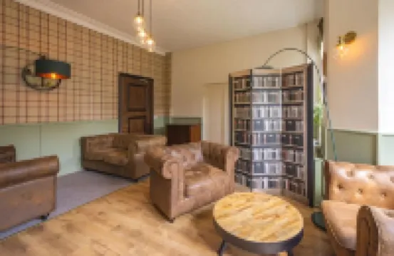 เอชเครูมส์ - เซลฟ์เคทเทอริ่งเซอร์วิสรูมส์