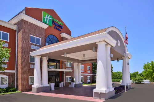 Holiday Inn Express & Suites ELGIN by IHG