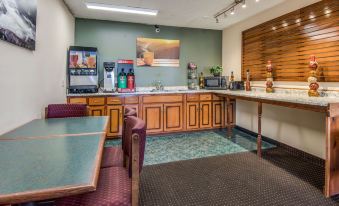 Rodeway Inn & Suites