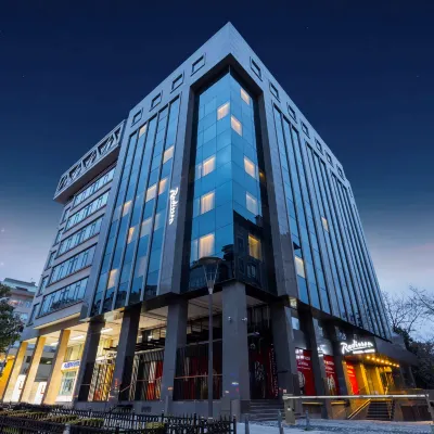 Radisson Hotel Istanbul Harbiye Отели рядом с достопримечательностью «Дворец Долмабахче»