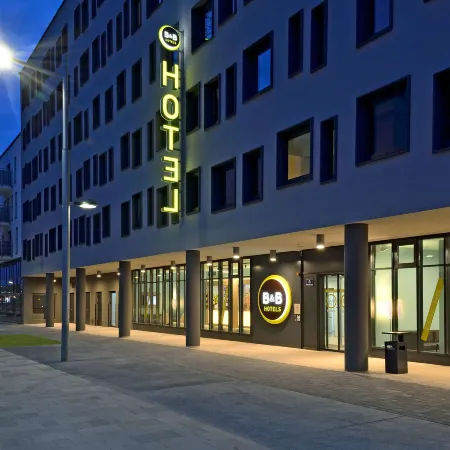 B&B HOTEL Wien-Hbf Отели рядом с достопримечательностью «Железнодорожная станция Реннвег»