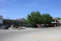 Best Western Lees Motor Inn - parking