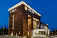 La Quinta Inn & Suites by Wyndham Burlington Hotels in Burlington