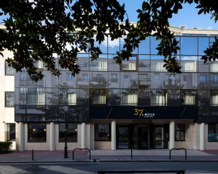 Appart hôtel 37 Lodge la Défense Courbevoie Hotels in Courbevoie