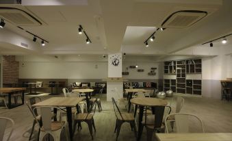 Flyinn Hostel