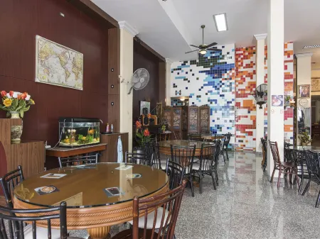 Lodge 61 Hotel Отели рядом с достопримечательностью «A R Sutton & Co Engineers Siam»