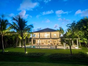 Amazing Golf Villa at Luxury Resort in Punta Cana, Includes Staff, Golf Carts and Bikes