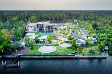 Na Tree Tara Riverside Resort Amphawa Damnoensaduak Отели рядом с достопримечательностью «Wat Bang Kung»